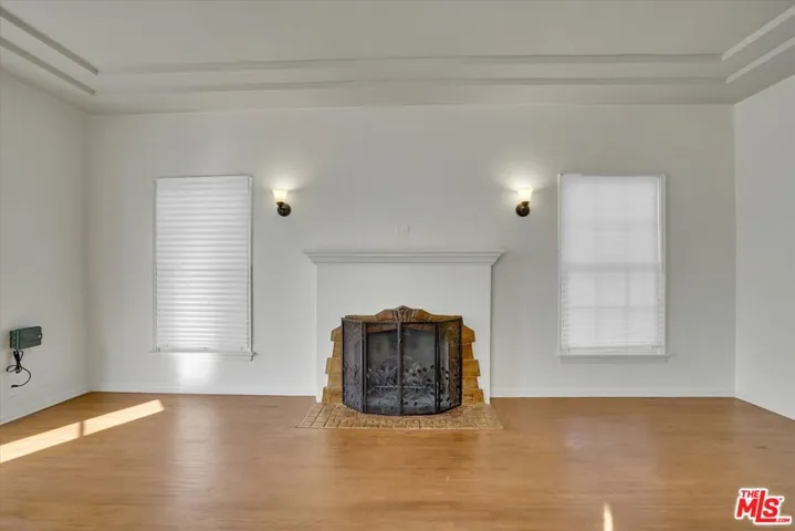 3800 Roxton Avenue, Los Angeles, California 90008