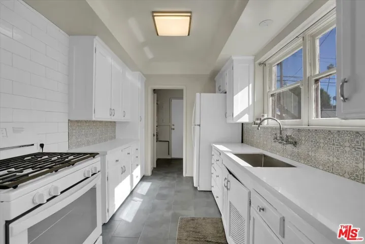 3800 Roxton Avenue, Los Angeles, California 90008