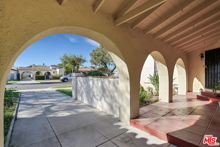 3800 Roxton Avenue, Los Angeles, California 90008