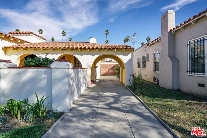 3800 Roxton Avenue, Los Angeles, California 90008