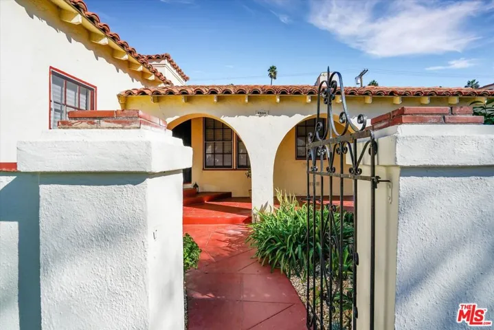 3800 Roxton Avenue, Los Angeles, California 90008