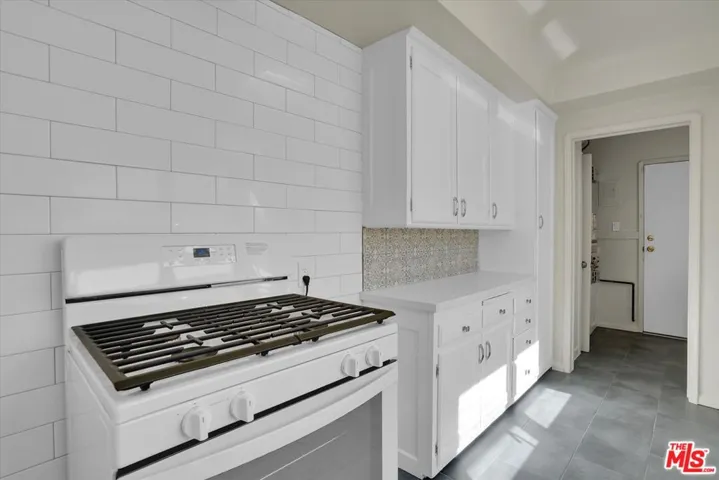 3800 Roxton Avenue, Los Angeles, California 90008