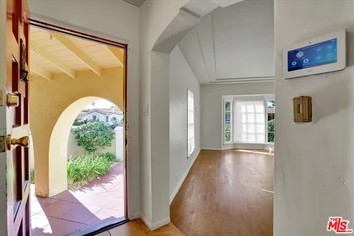 3800 Roxton Avenue, Los Angeles, California 90008