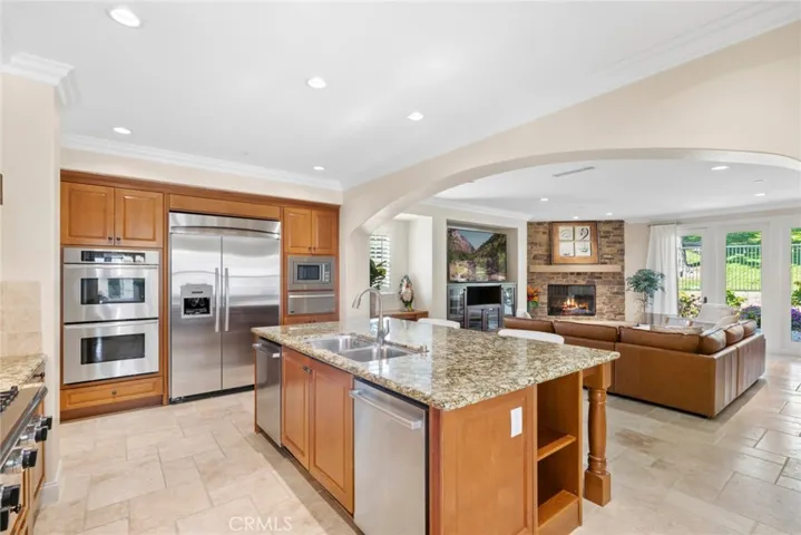 double ovens, oversized fridge, double dishwasher