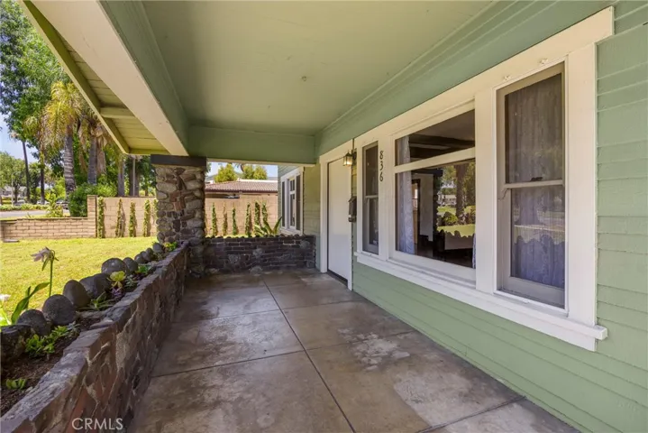 Large traditional Craftsman Style front porch