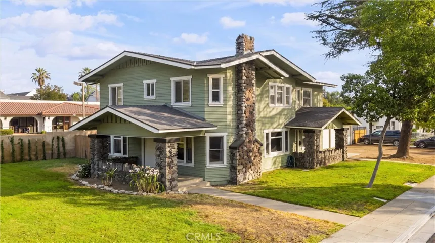 Beautiful Craftsman on large corner lot