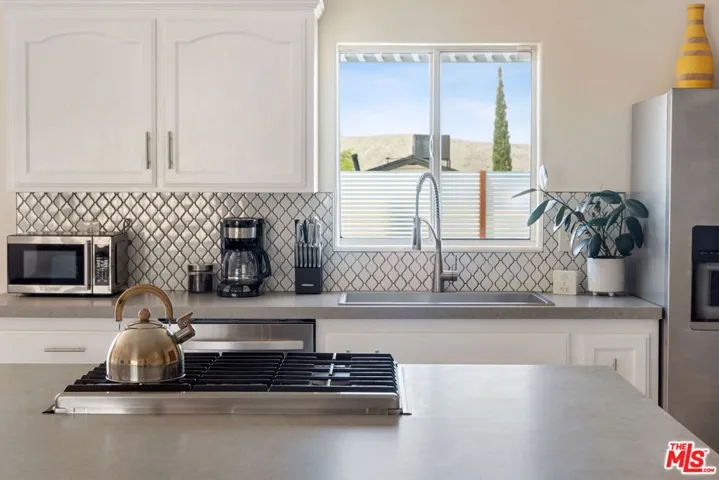 61602 La Jolla Drive, Joshua Tree, California 92252