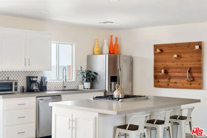 61602 La Jolla Drive, Joshua Tree, California 92252