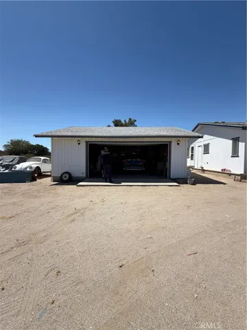 4821 Blue Grass, Phelan, California 92371