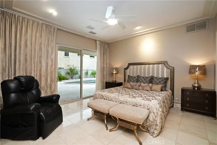 Primary Suite - 1st floor