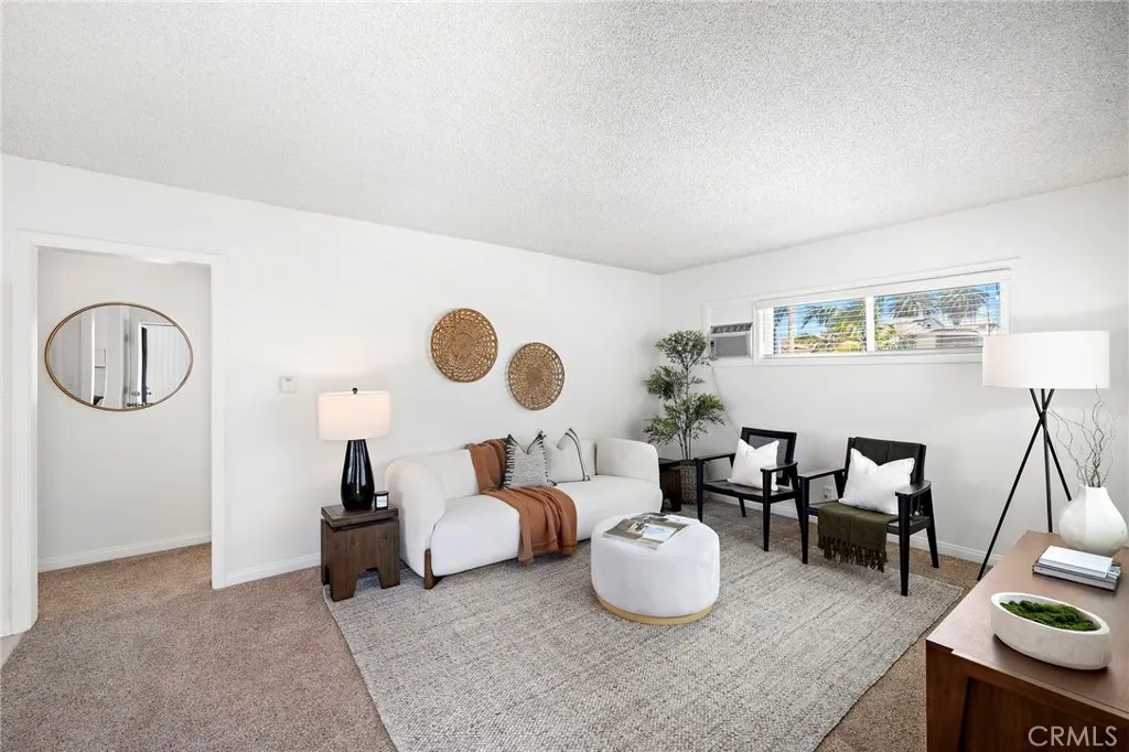Upstairs unit - 657 sqft, 1 bed, 1 bath