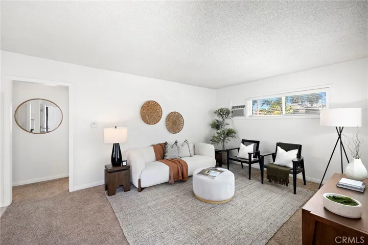 Upstairs unit - 657 sqft, 1 bed, 1 bath