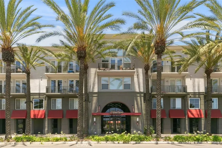 Close to Anaheim Stadium, Honda Center, The train station and more!!!