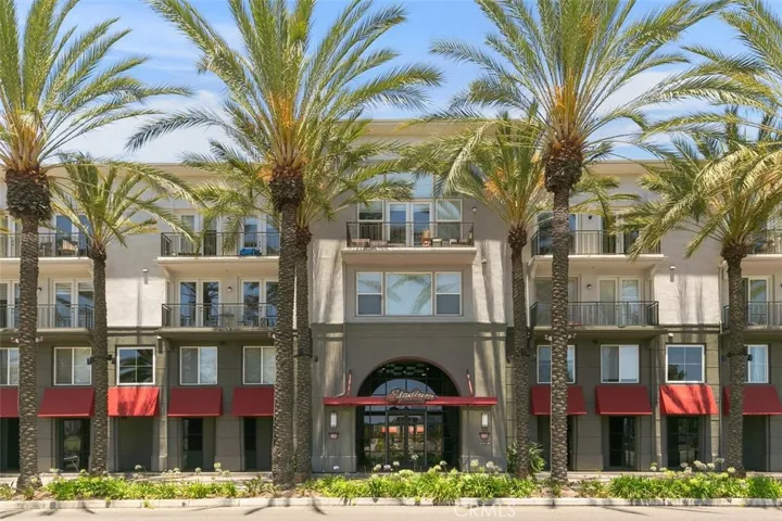 Close to Anaheim Stadium, Honda Center, The train station and more!!!