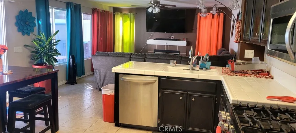 633 Linden Cir, Corona, California 92879