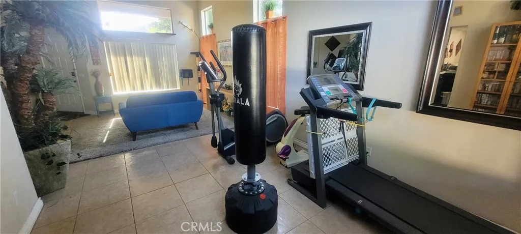 633 Linden Cir, Corona, California 92879