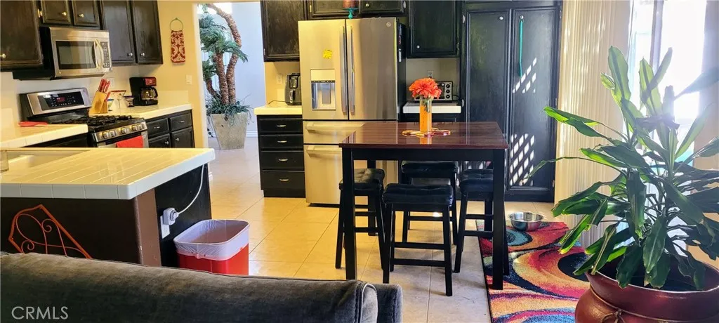 633 Linden Cir, Corona, California 92879