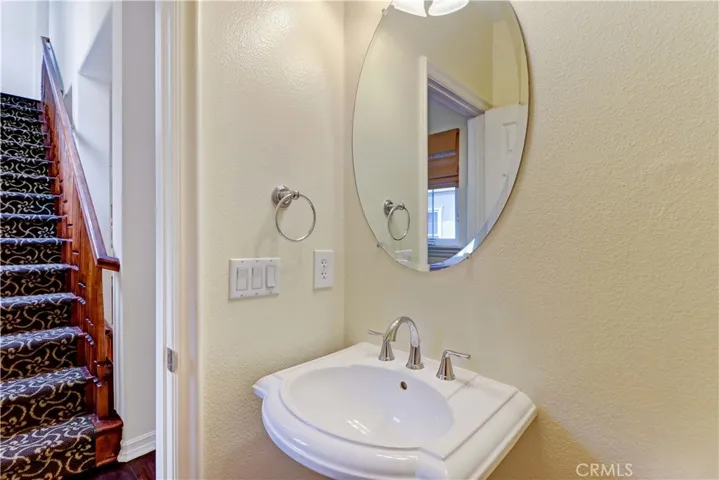 Level 2 Half Bath