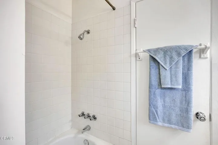 29-web-or-mls-296 S Brookshire Ave-15