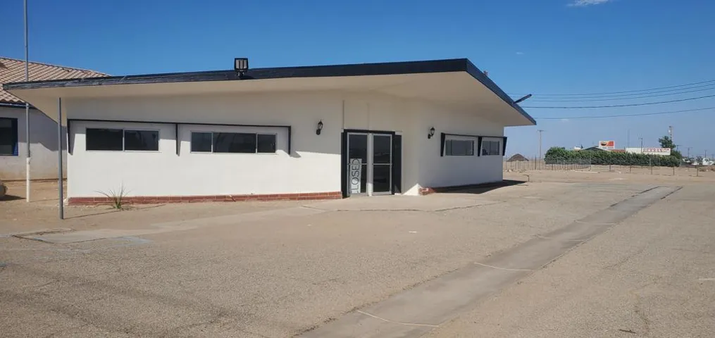 Front of Building 2114 S Marina