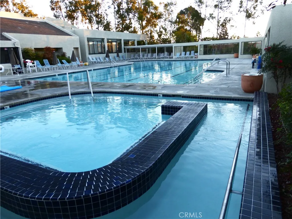 POOL & SPA CLUBHOUSE 5