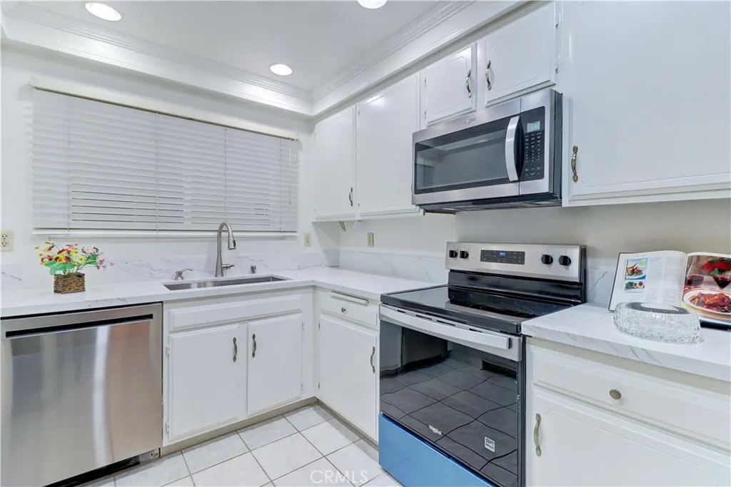 KITCHEN RECESSED LIGHTING