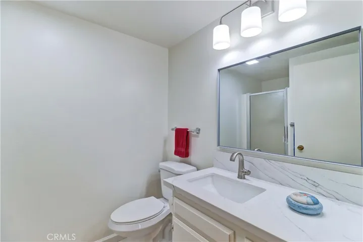 SECOND BATHROOM QUARTZ COUNTERTOPS