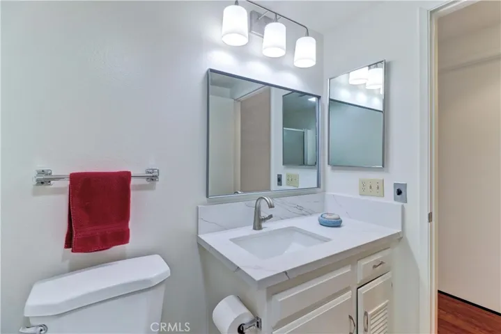 SECOND BATHROOM QUARTZ COUNTER TOP