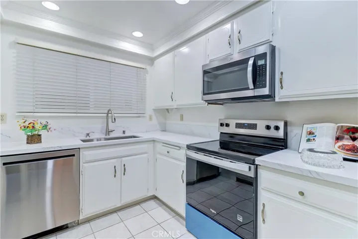 KITCHEN RECESSED LIGHTING