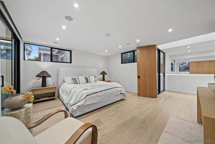 7376 Fay Ave, La Jolla, California 92037