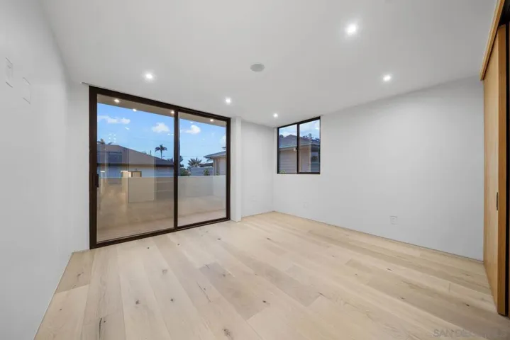 7376 Fay Ave, La Jolla, California 92037