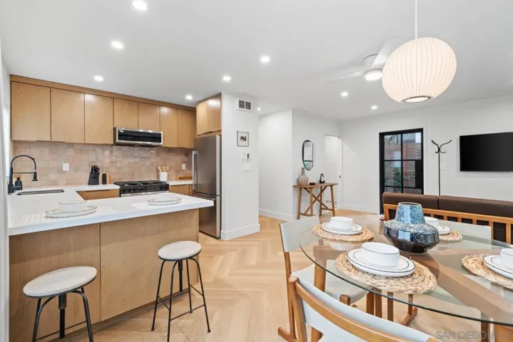 7376 Fay Ave, La Jolla, California 92037