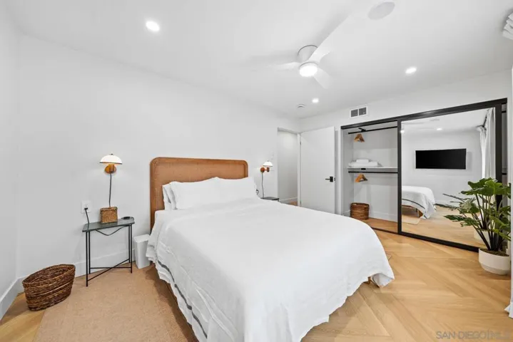 7376 Fay Ave, La Jolla, California 92037