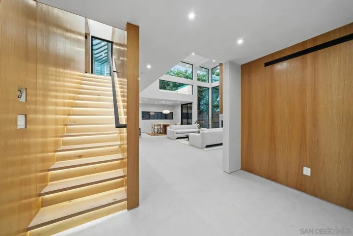 7376 Fay Ave, La Jolla, California 92037