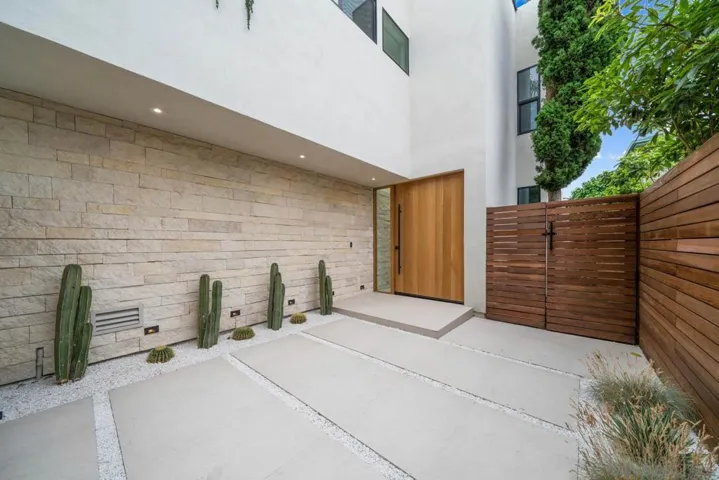 7376 Fay Ave, La Jolla, California 92037