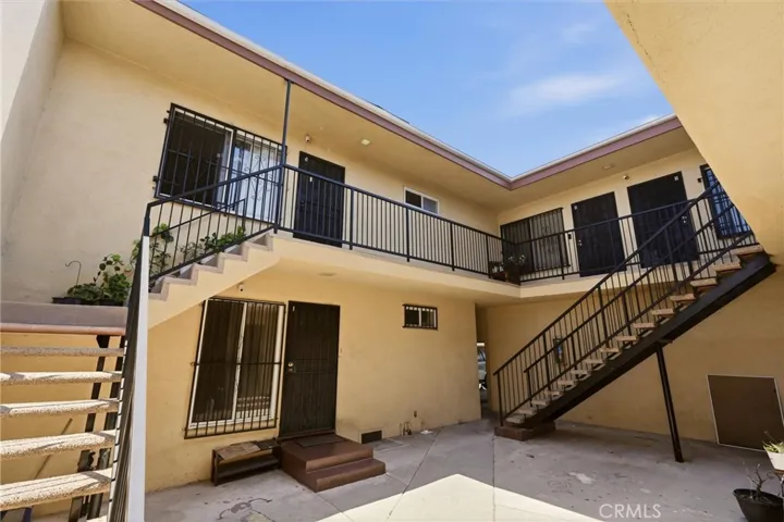 925 Larch, Inglewood, California 90301 — photo 4