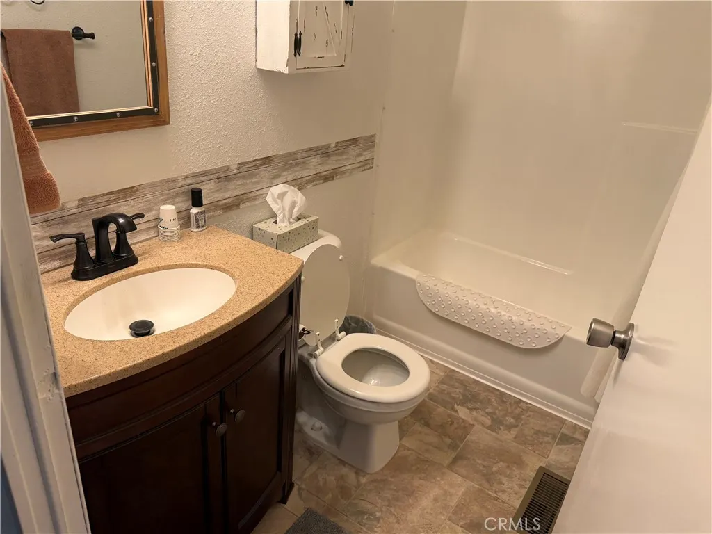 2nd Bathroom