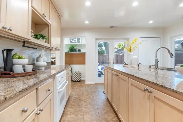 14111 Alta Vista Avenue, Saratoga, California 95070