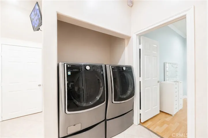 6973 Varna Avenue, Van Nuys, California 91405