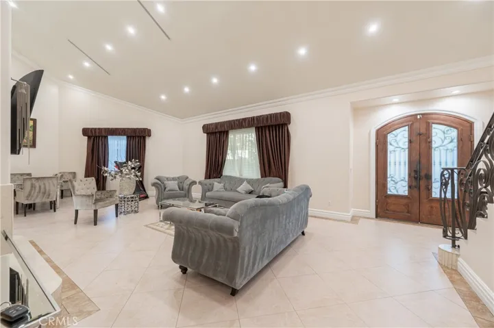 6973 Varna Avenue, Van Nuys, California 91405