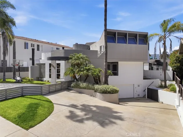 845 11th, Manhattan Beach, California 90266