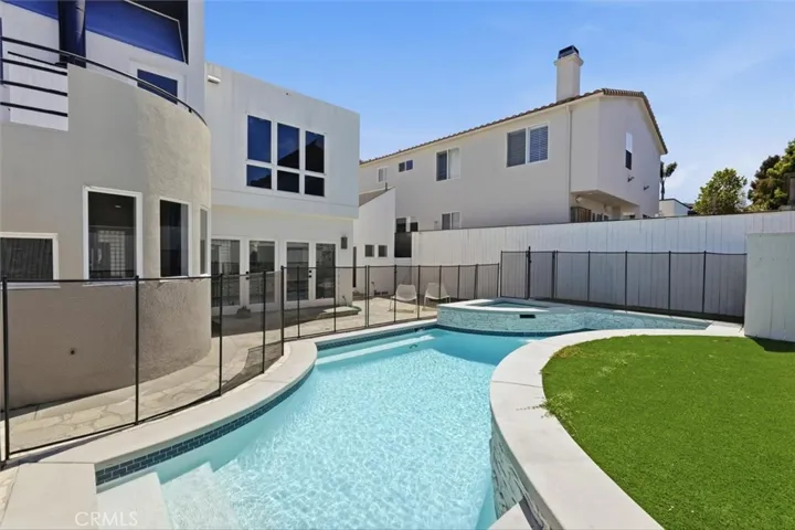 845 11th, Manhattan Beach, California 90266