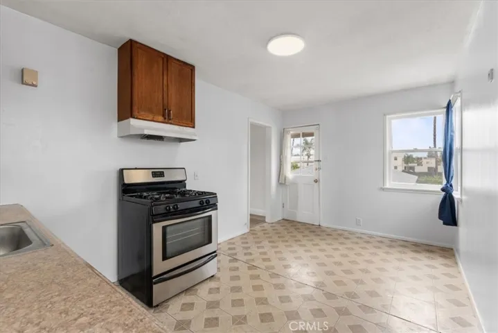 924 S Broadway, Santa Ana, California 92701