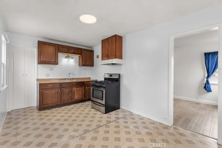 924 S Broadway, Santa Ana, California 92701