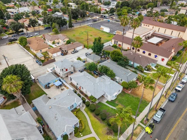 924 S Broadway, Santa Ana, California 92701