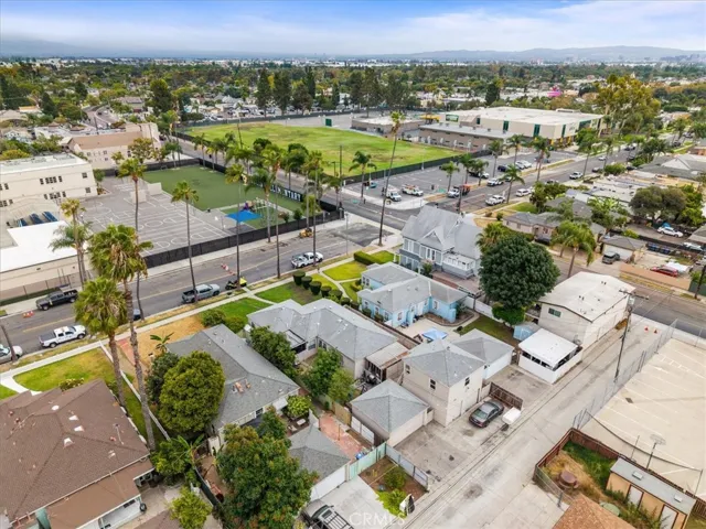 924 S Broadway, Santa Ana, California 92701
