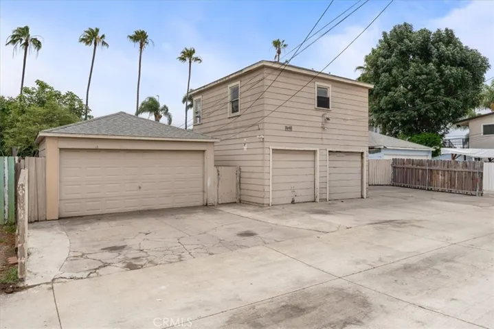 924 S Broadway, Santa Ana, California 92701