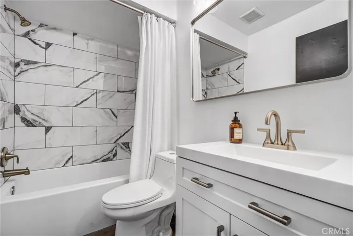 26606 La Roda, Mission Viejo, California 92691