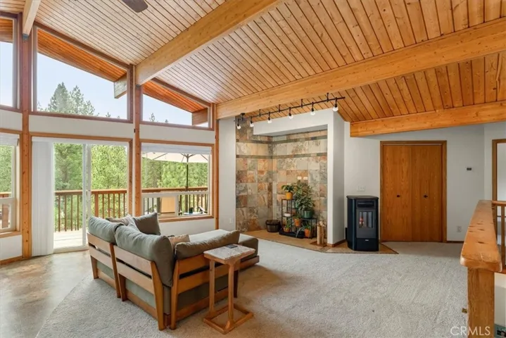 6104 Palmer Drive, Weed, California 96094