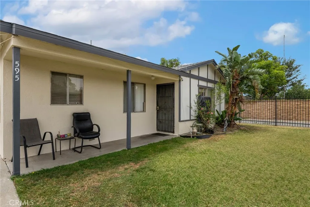 595 W Shamrock Street, Rialto, California 92376 — photo 5